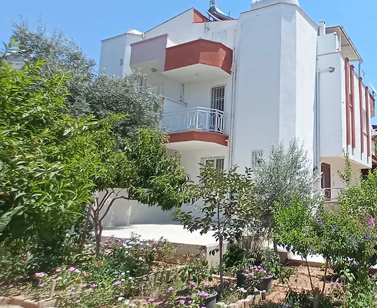 Aydın Kuşadası'nda Merkeze ve Plaja Yakın, 4+1, Tripleks Villa - 1
