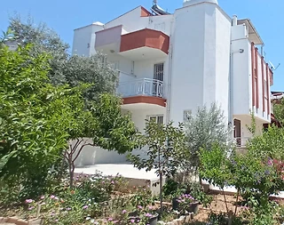 Aydın Kuşadası'nda Merkeze ve Plaja Yakın, 4+1, Tripleks Villa - 1