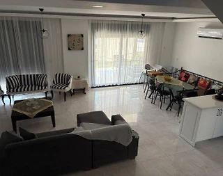 Ayvalık Altınova'da Site İçerisinde, Denize Yakın, Kiralık Villa - 4