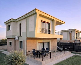 Ayvalık Küçükköy'de Denize Yakın, Ailelere Uygun, Lüks Villa  - 2