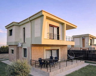 Ayvalık Küçükköy'de Denize Yakın, Ailelere Uygun, Lüks Villa  - 1