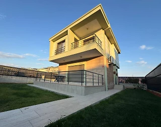 Ayvalık Küçükköy'de Denize Yakın, Ailelere Uygun, Lüks Villa  - 2