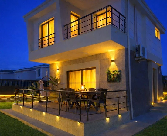 Ayvalık Küçükköy'de Denize Yakın, Ailelere Uygun, Lüks Villa  - 1