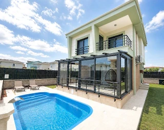 Ayvalık Küçükköy'de Denize Yakın, Özel Havuzlu, Lüks Villa  - 1