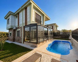 Ayvalık Küçükköy'de Denize Yakın, Özel Havuzlu, Lüks Villa  - 2