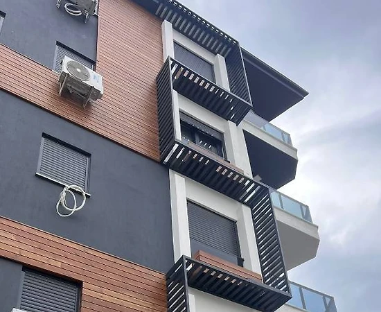 Ayvalık Küçükköy'de Denize Yürüme Mesafesinde, Konforlu, 1+1 Suit - 1