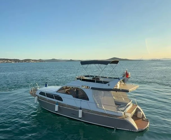 Balıkesir Ayvalık'ın Serin Sularında, 8 Kişilik, Günlük Tur Motoryat - 1