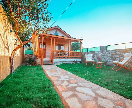 Muğla Datça'da Marinaya Yürüme Mesafesinde, Bahçeli, Kiralık Bungalov - 1