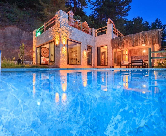 Fethiye Faralya'da Panaromik Deniz Manzaralı, Nezih Konumda, Kiralık Villa - 1