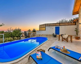 Kaş Üzümlü'de Doğa İle İç İçe, Özel Havuzlu, Lüks Taş Villa - 2