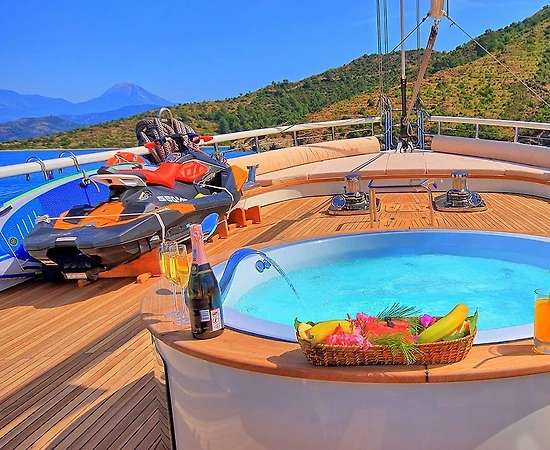 Bodrum'da Jakuzili, Kalabalık Gruplara Özel Genişlikte, Delüks Gulet - 1