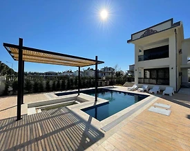 Serik Kadriye'de Modern Tasarıma Sahip, Özel Havuzlu, 5+1, Lüks Villa - 2