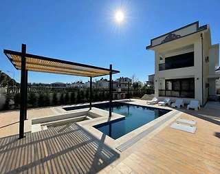 Serik Kadriye'de Şık Tasarıma Sahip, Özel Havuzlu, 5+1, Lüks Villa - 2