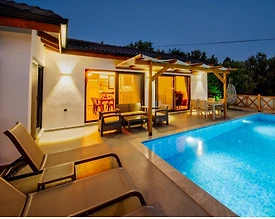 Seydikemer Karadere'de Doğa İçerisinde, Özel Havuzlu, Huzurlu Villa - 2