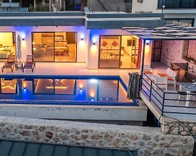 Kaş İslamlar'da Deniz Manzaralı, Özel Havuzlu, Hamam ve Saunalı Villa - 2