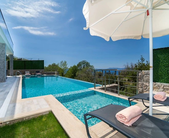 Fethiye Faralya'da Deniz Manzaralı, Isıtmalı Havuzlu, Lüks Villa - 1