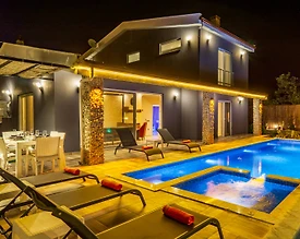 Kaş Sarıbelen'de Doğa Manzaralı, Özel Havuzlu, Jakuzili, Lüks Villa - 2