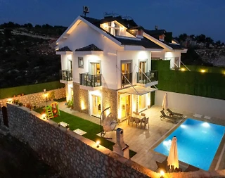 Seydikemer Kumluova'da Modern Tasarımlı, Özel Havuzlu, Jakuzili Villa - 1