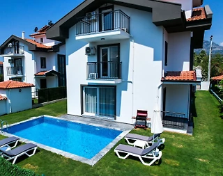 Dalyan Merkez'de Özel Havuzlu ve Geniş Bahçeli, Lüks Kiralık Villa - 1