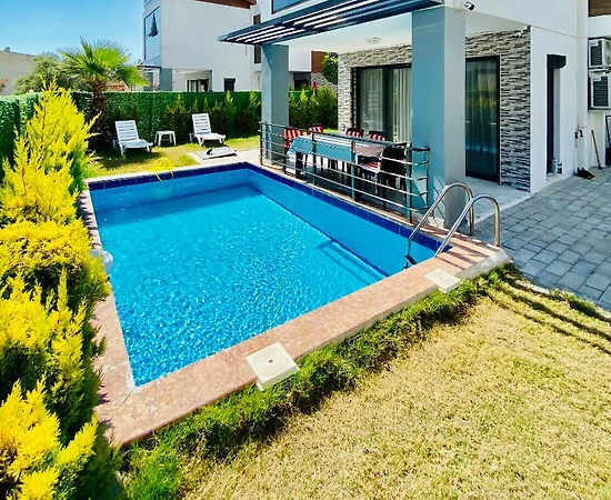 Kuşadası Kadınlar Denizi'nde Denize Yakın, Özel Havuzlu, Bahçeli Villa - 1