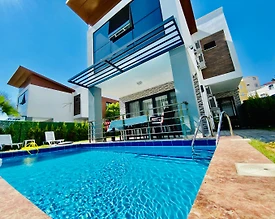 Kuşadası Kadınlar Denizi'nde Denize Yakın, Özel Havuzlu, Bahçeli Villa - 3