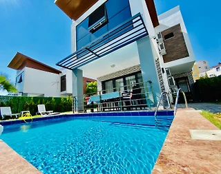 Kuşadası Kadınlar Denizi'nde Denize Yakın, Özel Havuzlu, Bahçeli Villa - 3