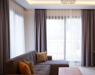 Kuşadası'nda Merkezi Konumda, Plaja Yakın, Kiralık Lüks Suit - 1