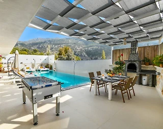 Kaş İslamlar'da Geniş Bahçeli, Özel Havuzlu, Kiralık Villa - 3