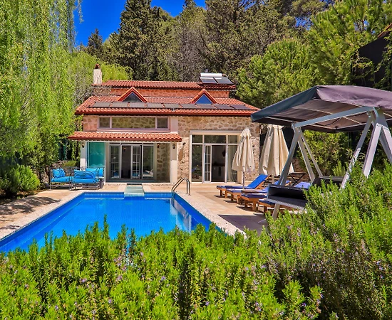 Kalkan Sarıbelen'de Ferah Bahçeli, Özel Havuzlu, Konforlu Villa - 1