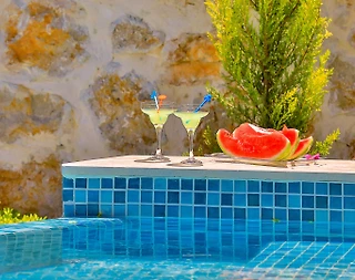 Kaş Sarıbelen'de Taş Mimarili, Geniş Bahçeye Sahip, Kiralık Villa - 4