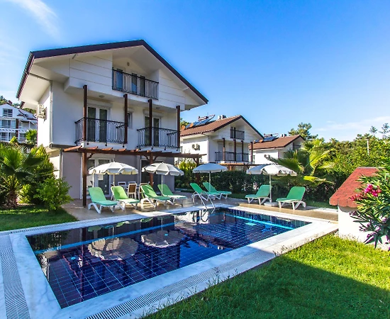 Fethiye Ölüdeniz'de Denize Yakın, Özel Havuzlu, Bahçeli Villa - 1