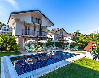 Fethiye Ölüdeniz'de Denize Yakın, Özel Havuzlu, Bahçeli Villa - 1