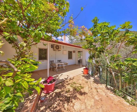 Kaş Andifili'de Eşsiz Doğa Manzaralı, Özel Bahçeli, Kiralık Tatil Evi - 1