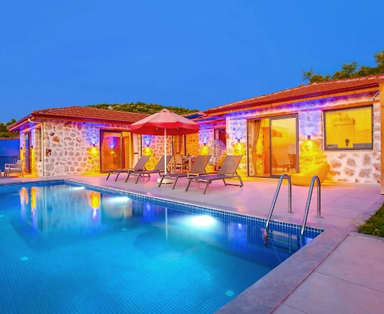 Kaş Yeşilköy'de Muhteşem Taş Mimarili, Özel Havuzlu, Lüks Villa - 1