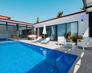 Kaş İslamlar'da Huzurlu Doğada, Açık ve Kapalı Havuzlu, Kiralık Villa - 1