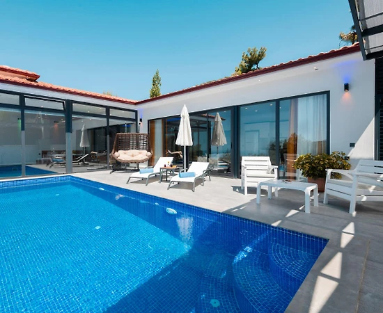 Kaş İslamlar'da Huzurlu Doğada, Açık ve Kapalı Havuzlu, Kiralık Villa - 1