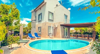 Serik Kadriye'de Sakin Konumda, Özel Havuzlu, Konforlu Villa