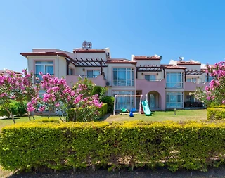 Didim Akbük'te Denize Sıfır, Tesis İçinde, 4 Yatak Odalı, Bahçeli Ev - 1