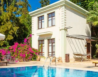 Kaş Kalkan'da Merkezi Konumda, Ortak Havuzlu, Modern Villa - 2