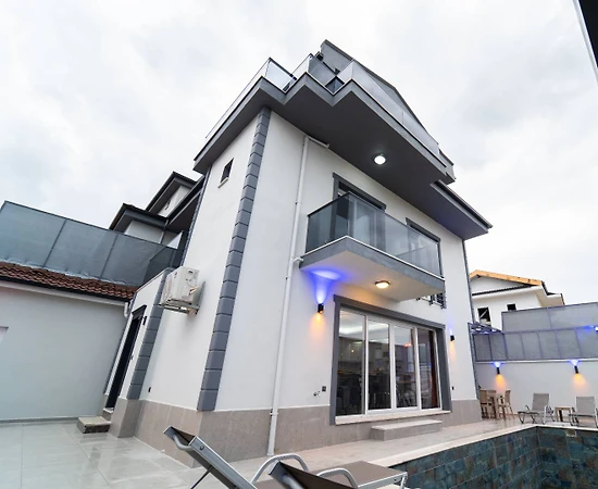 Fethiye Karaçulha'da Modern Tasarıma Sahip, Özel Havuzlu, Kiralık Villa - 1