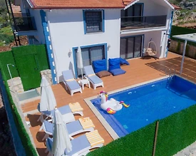 Kaş Bezirgan'da Geniş Ailelere Uygun, Özel Havuzlu, Kiralık Villa - 2