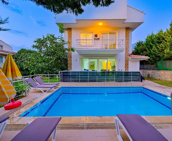 Fethiye Ölüdeniz'de Merkezi Konumda, Özel Havuzlu, 3+1 Villa - 1