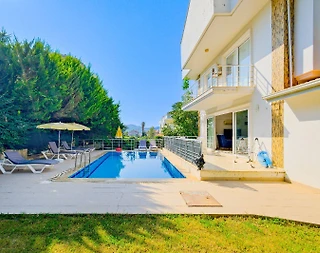 Fethiye Ölüdeniz'de Merkezi Konumda, Özel Havuzlu, 3+1 Villa - 5