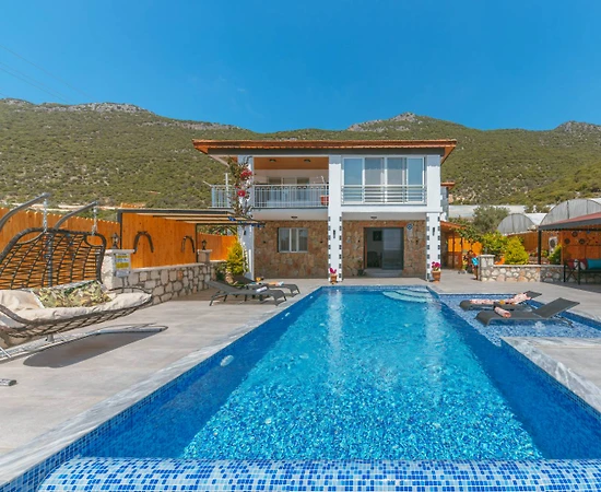 Kaş Belenli'de Sakin Konumda, Özel Havuzlu, Çocuk Oyun Alanlı Villa - 1