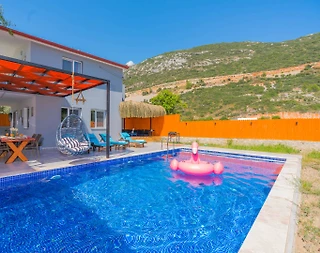 Kaş Bezirgan'da Çekirdek Ailelere Uygun, Özel Havuzlu, Modern Villa - 1