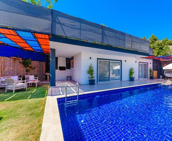 Kaş İslamlar'da Yeşillikler İçerisinde, Özel Havuzlu, Konforlu Villa - 1