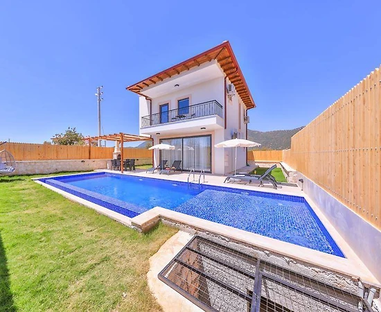 Kaş Andifli'de Eşsiz Doğa Manzaralı, Özel Havuzlu, Konforlu Villa - 1
