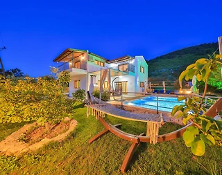 Kaş Gökçeören'de Sessiz Konumda, Özel Havuzlu, Kiralık Villa - 2