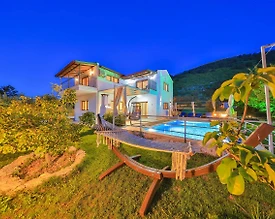 Kaş Gökçeören'de Sessiz Konumda, Özel Havuzlu, Kiralık Villa - 2