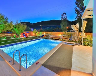 Kaş Gökçeören'de Sessiz Konumda, Özel Havuzlu, Kiralık Villa - 3